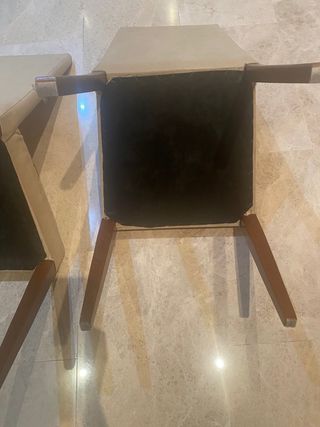 Seis sillas de comedor beige y madera