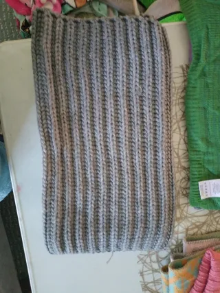 Lote bufandas y conjunto gorro multicolor