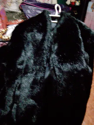 Chaquetón negro pelo