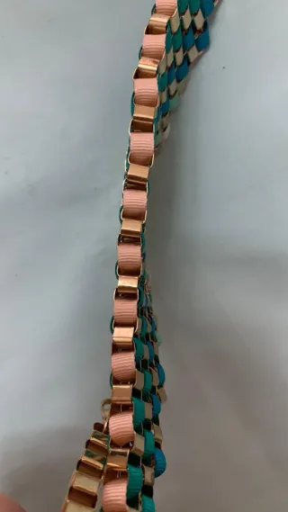 Collana metallo e fettuccia oro e verde acqua