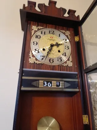 Reloj de Pared Antiguo de Madera y Cristal