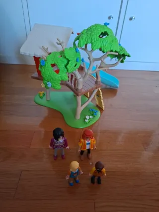 Conjunto Casa Árbol Playmobil con Figuras