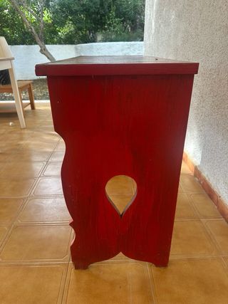 Mesa auxiliar vintage roja