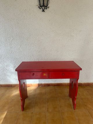 Mesa auxiliar vintage roja