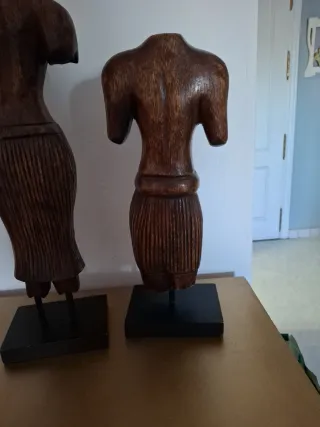 Estatuas de madera decorativas