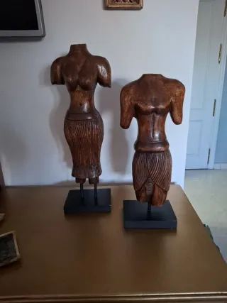 Estatuas de madera decorativas