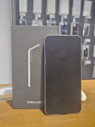 SAMSUNG S25 256GB PLATA