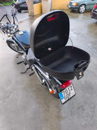 Suzuki Marauder 250cc Negra