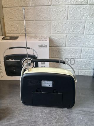 Radio con asa vintage