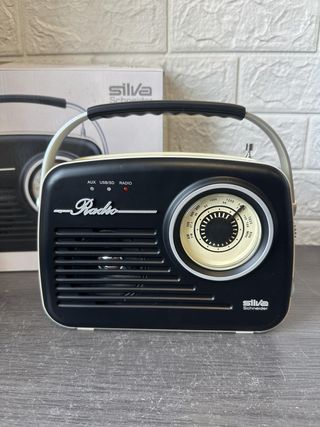 Radio con asa vintage