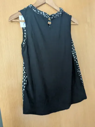 Camisa de lunares sin mangas