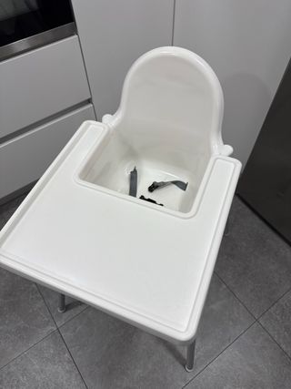 2 tronas Ikea bebé con bandeja