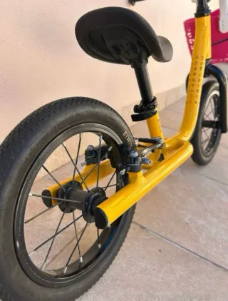 Bici sin pedales amarilla Decathlon 1-4 años