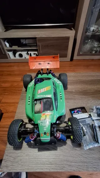 Coche Rc gasolina escala 1/10.