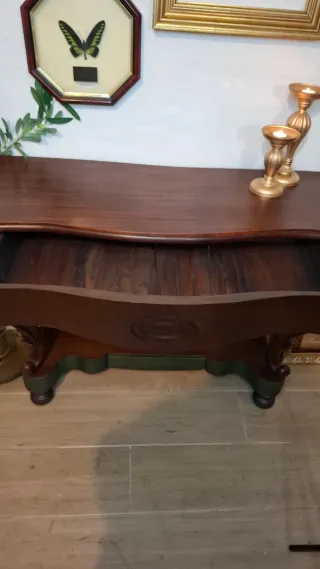 Consola antigua · pieza única de carácter