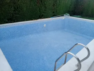 Servicios de limpieza y reparación de piscinas