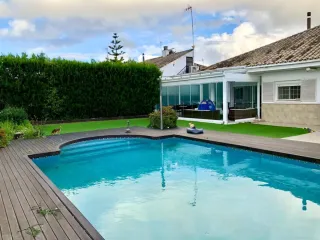 Servicios de limpieza y reparación de piscinas