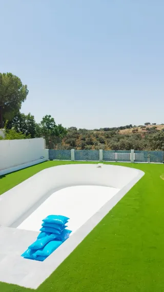 Servicios de limpieza y reparación de piscinas