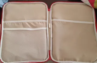 Funda portátil cuadros rojos y blancos
