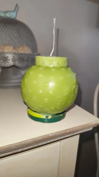 Vela verde con escena de Navidad