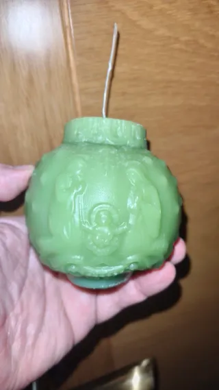 Vela verde con escena de Navidad