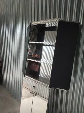 Armario de baño plateado