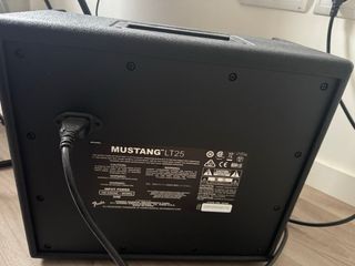 Amplificador Fender Mustang LT25