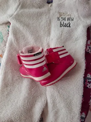 Buzo nieve Hatley (12-18) + botas nieve + regalos