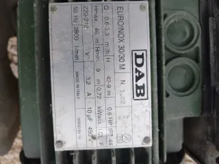 Bomba de agua con manómetro