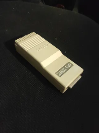 Commodore Amiga 520.. Modulador RF, AV.
