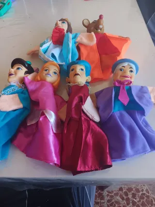 Marionetas de personajes de cuento