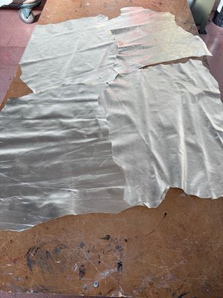 Piel laminada color champán