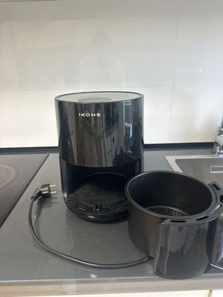 Freidora de aire IKOHS negra