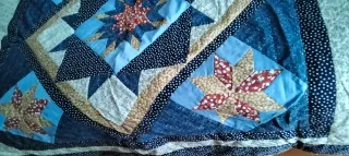 Colcha patchwork estrellas azul y beige