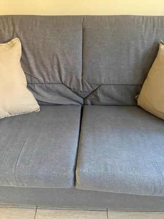 Sofá de tela gris