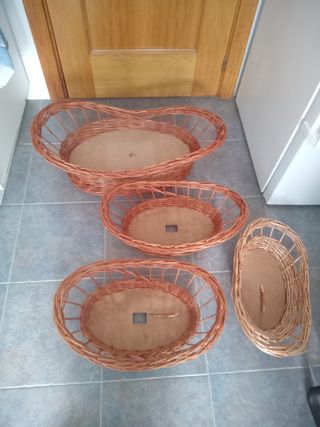Cestas de mimbre de varios tamaños