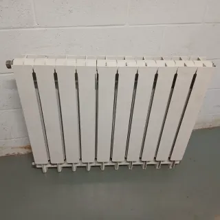 Radiador blanco de metal