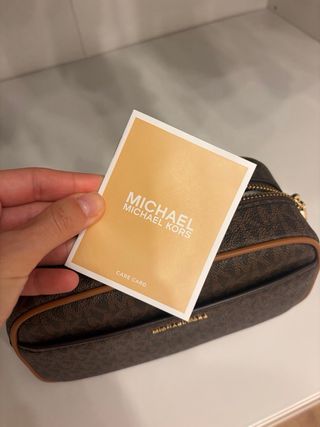 Bolso Michael Kors Marrón y Dorado.