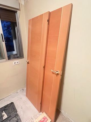 Puertas de madera con marco y manillas incluidos