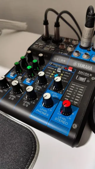 YAMAHA MG06X - Mezcladora de Audio 6 Canales
