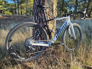 Bicicleta Gravel Full a carbón