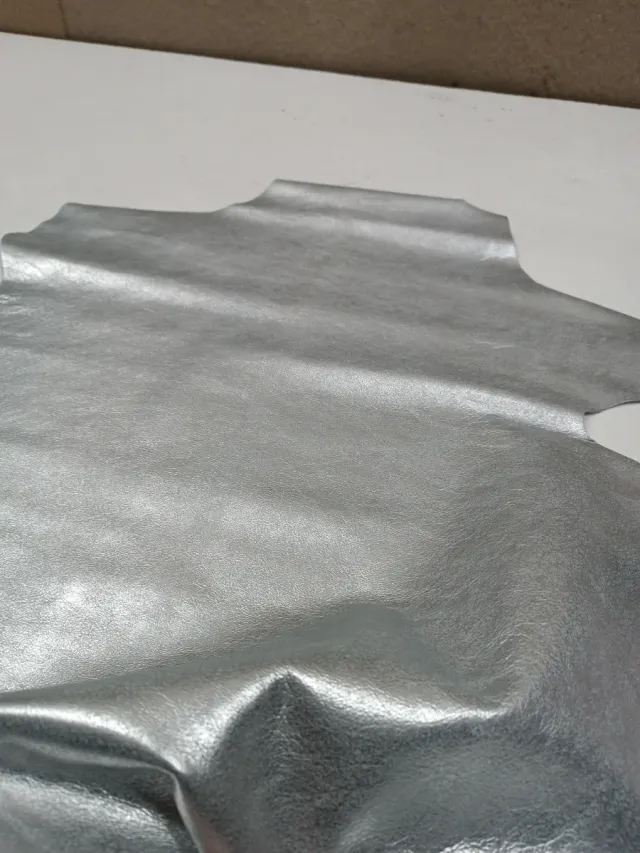 Piel laminada plata