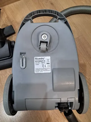 Aspiradora Bluesky roja