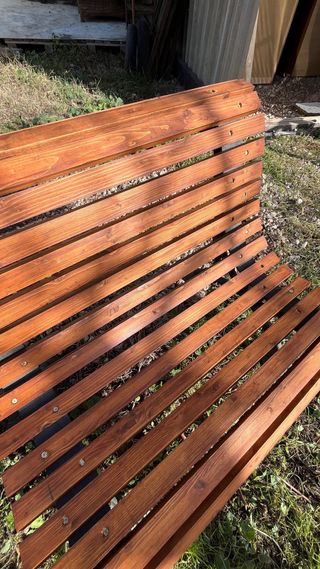 Banco de jardín de madera y metal