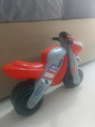 Moto infantil roja y gris
