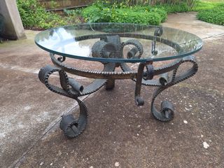 Mesita de cristal y metal