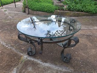 Mesita de cristal y metal