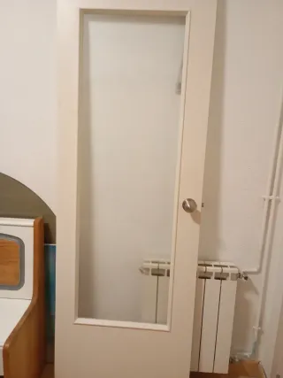 Puerta lacada blanco roto con pomo