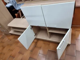 Mueble TV modular madera y blanco