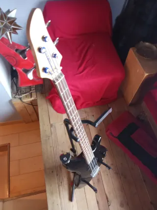 Bajo Eléctrico Yamaha Y1006